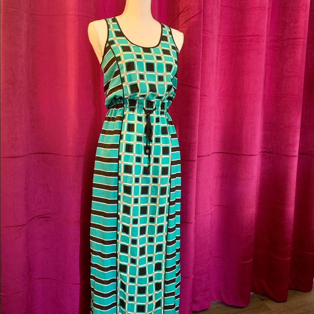 LIGHTLY USED-MK-Petite Size 6 Dress w/ slits, classy & comfy. Cute colors